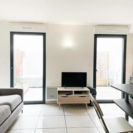 003 - Moderne Et Terrasse - Jeanne D'arc, Apartment *